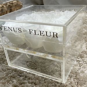 Venus Et Fleur La Clair Neuf